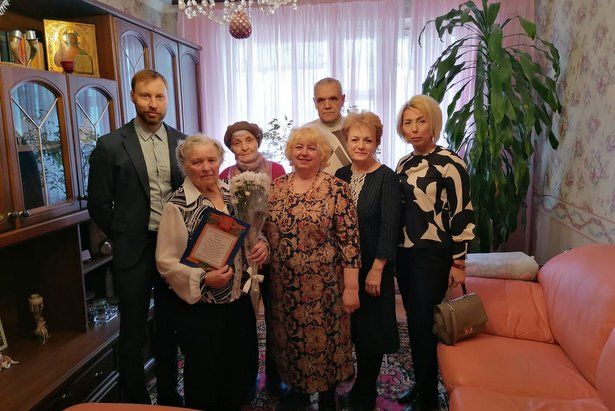 Крюковчанку поздравили с 90-летним юбилеем