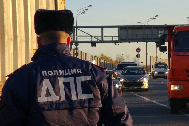 Водитель попытался дать взятку инспекторам в Зеленограде