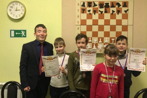 Юные шахматисты «Фаворита» поучаствовали в турнире в честь 8 марта