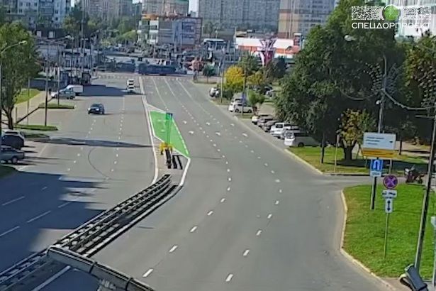 На улице Логвиненко появился новый разворот