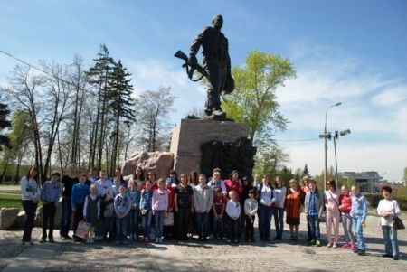 Женсовет УВД Зеленограда подарил детям поездку на Поклонную гору