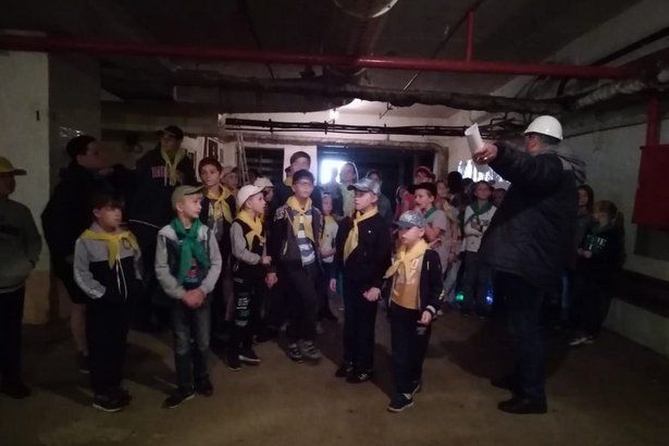 Школьники района Крюково побывали с экскурсией в бомбоубежище