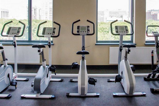 Собянин: Фитнес-клубы и бассейны откроются в Москве 23 июня