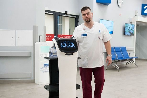 – Заммэра Ракова: В столичных больницах пациентам и врачам начали помогать милые роботы-курьеры
