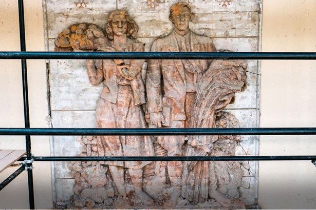В ходе реставрации павильона «Химия» на ВДНХ нашли скрытые барельефы