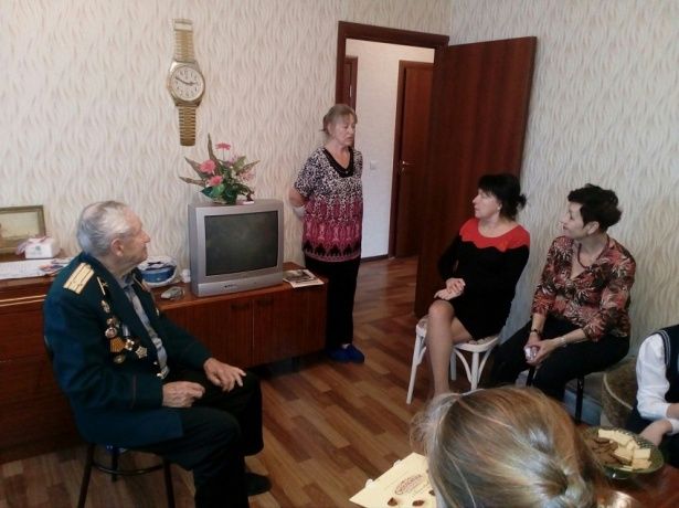 Школьники Крюково поздравили участника войны с 94-летием