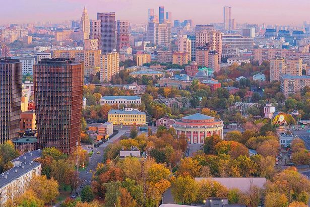 Собянин: В бюджете Москвы заложены средства на реализацию 13 госпрограмм