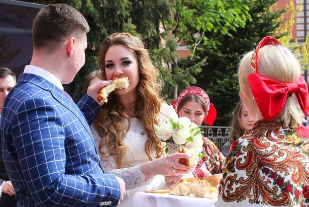 В Москве 5 и 6 июля вступили в брак 1,3 тыс пар