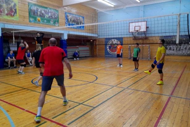 «Фаворит» организовал волейбольный турнир в честь Дня студента
