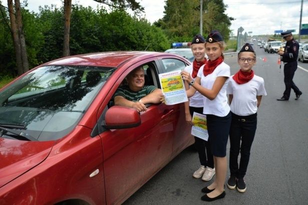 Юные автоинспекторы Крюково призвали взрослых водителей «не гнать»