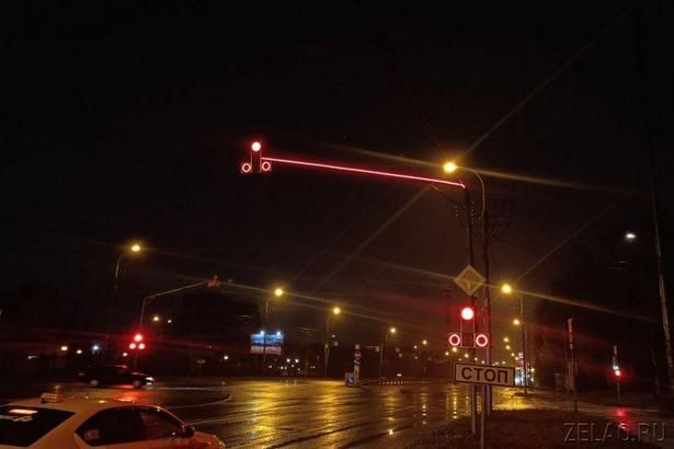 В Москве расширена сеть светофоров с опорной подсветкой