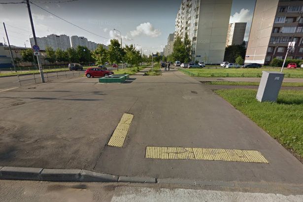 В 16-м микрорайоне Зеленограда для удобства пешеходов установлены полусферы