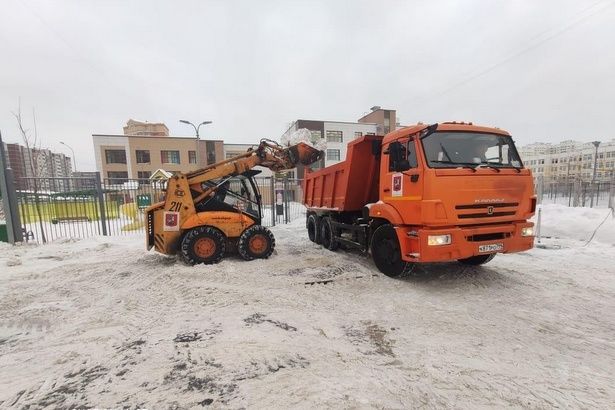 Более 2 000 кубометров снега вывезли из Крюково 19-22 января