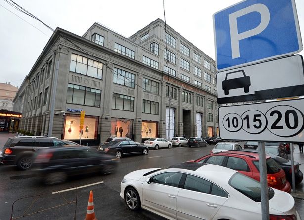 Почти 80% участников интернет-опроса считают платные парковки в Москве благом