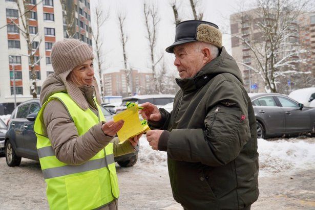 В Зеленограде прошла акция по раздаче лент «Победа Ленинграда»