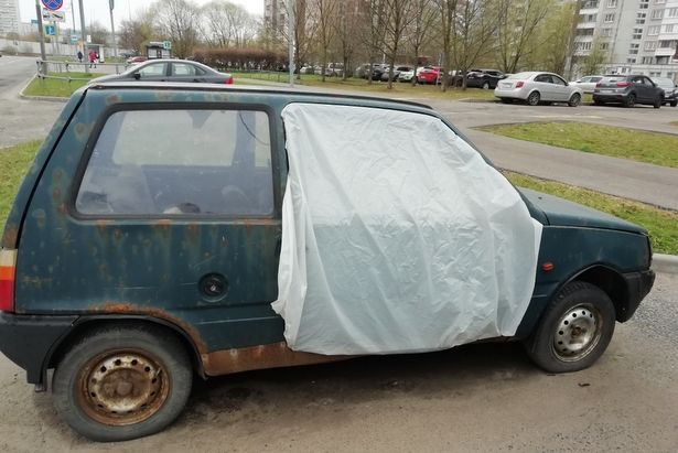 Брошенный автомобиль обнаружен на улице Логвиненко