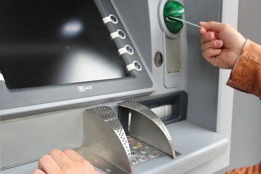 Полицейские ЗелАО задержали подозреваемого в краже с банковской карты