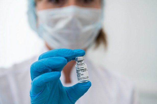 Практически 70% врачей привились от коронавируса в Москве