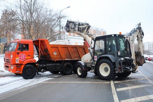 Более 700 кубометров снега было вывезено из дворов Крюково с начала сезона