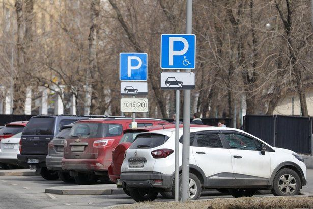Ефимов: Стоянки примерно на 4000 машин организовали на месте незаконных парковок в Москве в 2021 году