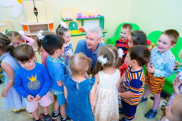 Мэр Москвы Сергей Собянин торжественно открыл школу и садик