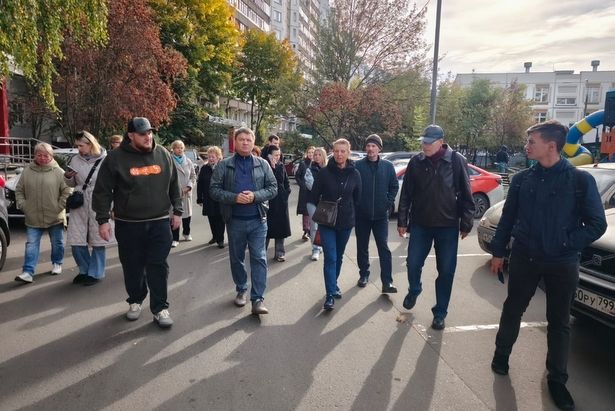 Глава управы района Крюково провел обход территории 14 микрорайона