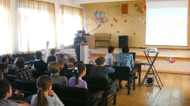 Инспектор МЧС провела в Зеленограде открытый урок «Пожарная безопасность на все 100»