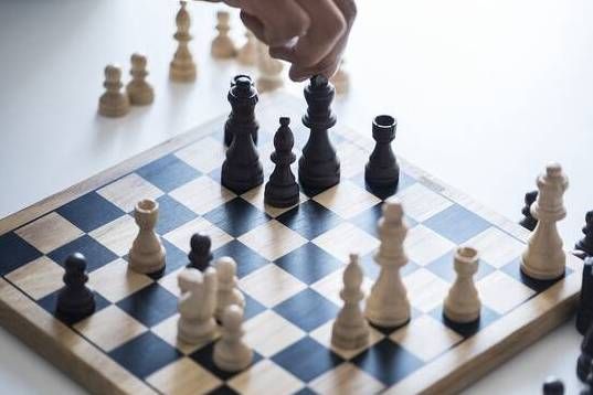 Маленькие и взрослые шахматисты примут участие в турнире «Связь поколений»