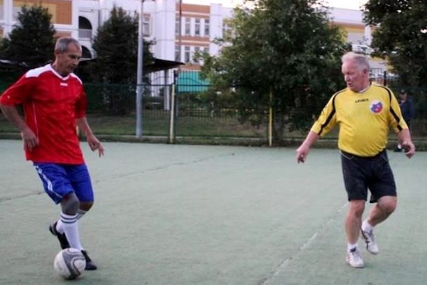 В Первенстве Зеленограда по футболу среди ветеранов 60 лет + лидирует команда «Менделеево»