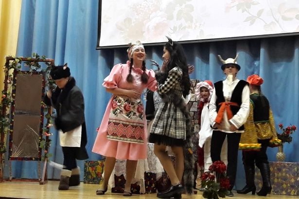 Школьный театр в Крюково показал свою версию сказки «Кошкин дом»
