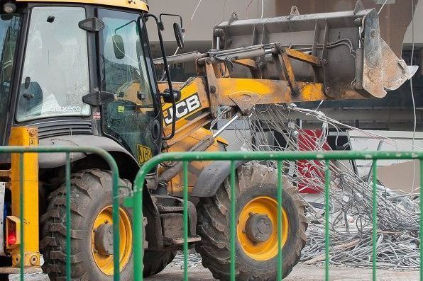 В Зеленограде демонтировали более 20 незаконных пристроек и навесов в гаражном комплексе