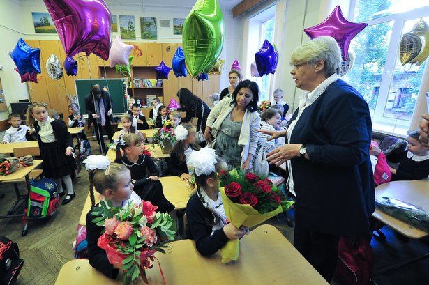 Матвиенко высказалась против инициативы, запрещающей учителям принимать подарки
