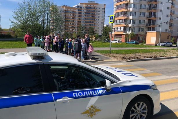 Школьники из Крюково приняли участие в акции «Шагающий автобус»