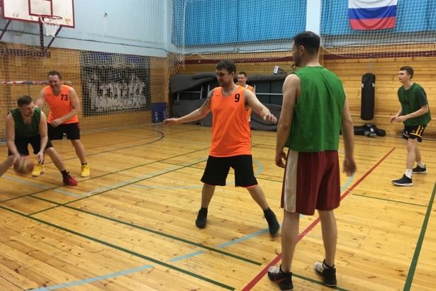 «Фаворит» организовал соревнования по стритболу