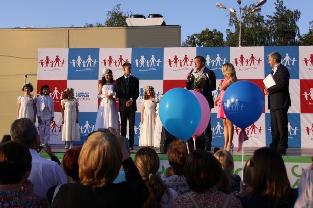 «Семейная прогулка» в Сокольниках собрала несколько тысяч сторонников традиционной семьи