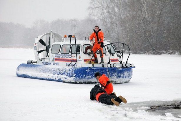 В праздничные дни спасатели обеспечивают безопасность населения в местах массового отдыха на водных объектах