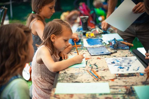 Дети займутся живописью на первом майском мастер-классе в клубе «Силуэт»