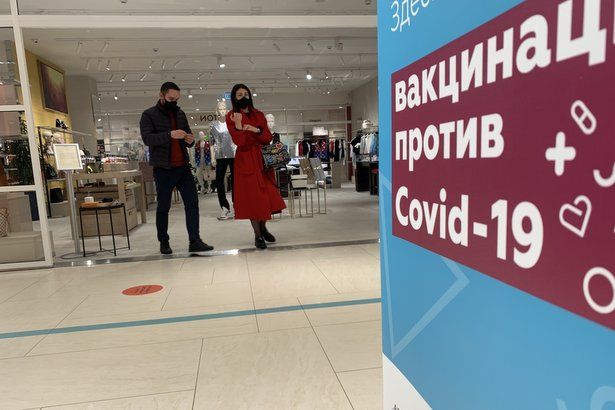 Пять машин еженедельно разыграют в Москве среди вакцинирующихся