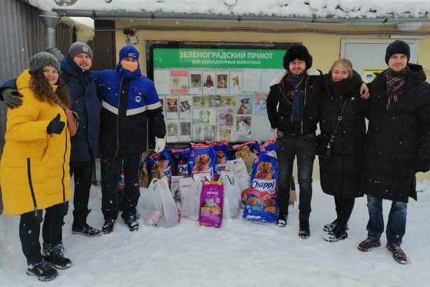 Активисты Молодёжного совета ДЖКХ навестили животных из приюта «Зеленоград»