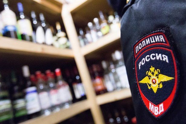 Зеленоградские полицейские задержали подозреваемого в продаже алкоголя подростку