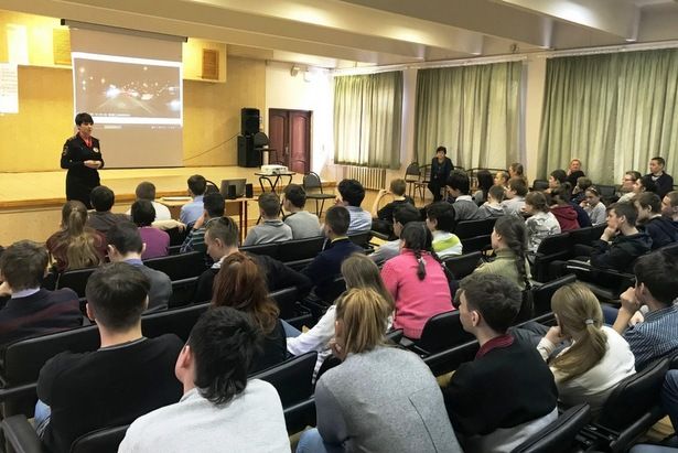 Сотрудники ГИБДД Зеленограда провели интерактивный урок в школе № 854