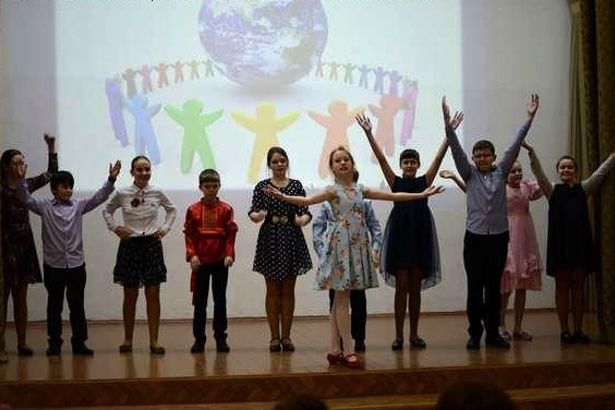 Крюковские школьники в танце объединили мир