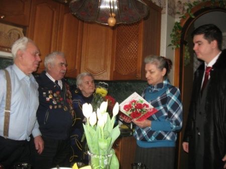 Заместитель главы управы вручил медаль «70 лет Победы в Великой Отечественной войне 1941-1945 гг.» ветеранам войны