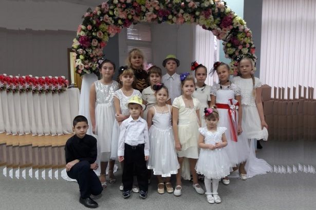 Детский коллектив "Нотный зонтик" выступил на празднике в Крюково