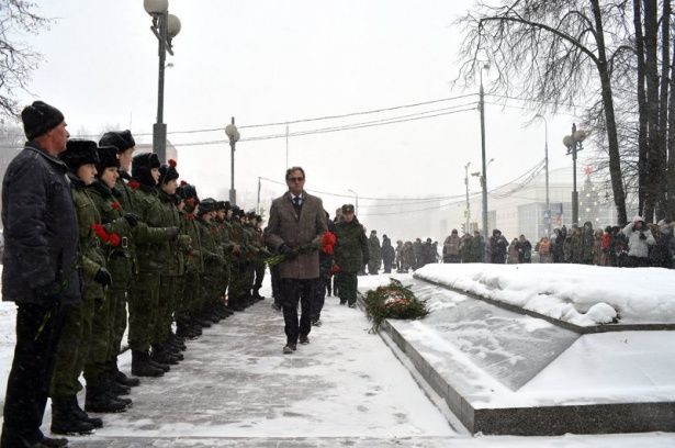 В Крюково состоялось возложение венков и цветов к памятникам защитникам Москвы