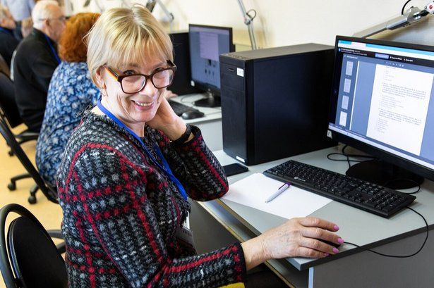 Крюковчане могут научиться работать на компьютере с помощью проекта «Московское долголетие»