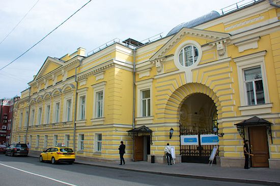 Отреставрированный театр "Геликон-опера" принял первых зрителей