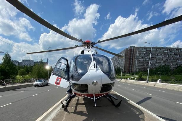 Санитарный вертолет Московского авиацентра эвакуировал ребенка в больницу после ДТП
