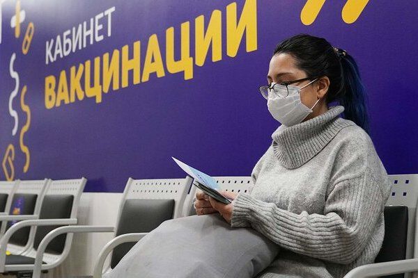 В Москве продолжается масштабная вакцинация от COVID-19