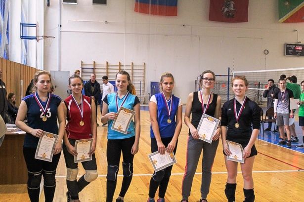 Сборная Крюково выиграла турнир дворовых команд по волейболу